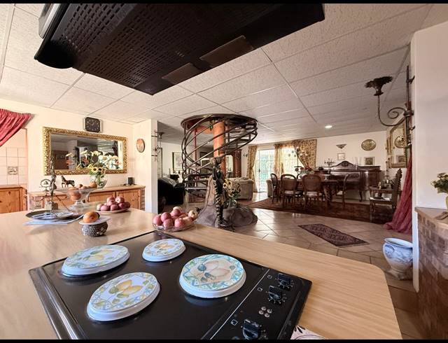 3 BEDROOM FREESTANDING FOR SALE IN SIGNAL HILL
